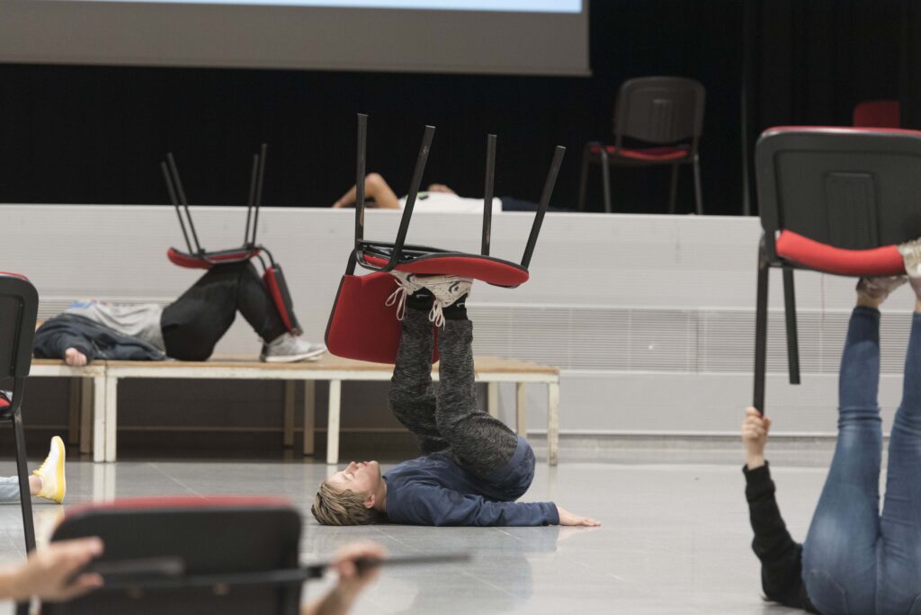 “War” by Andrés Waksman (EN RESiDÈNCiA at IES Barri Besòs) - Graner