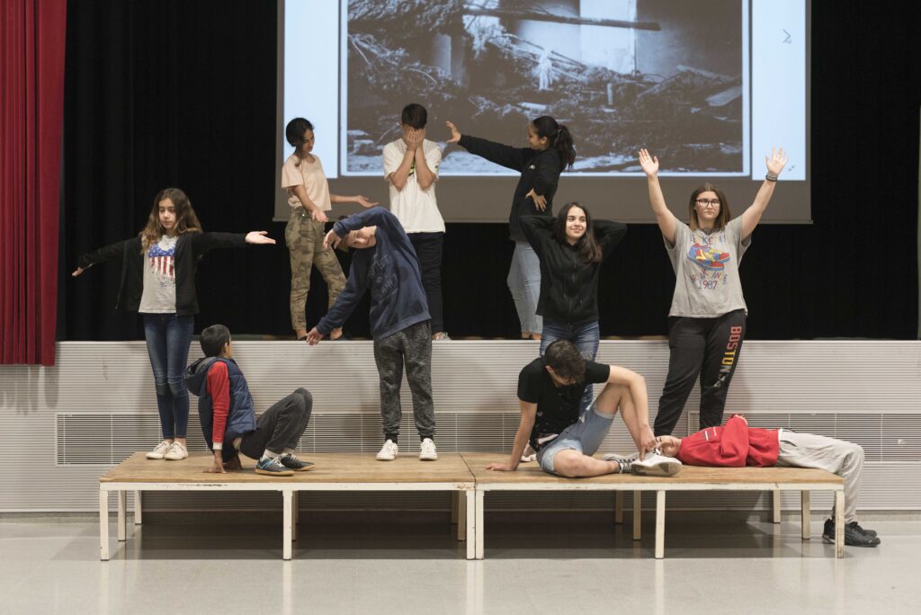 “War” by Andrés Waksman (EN RESiDÈNCiA at IES Barri Besòs) - Graner