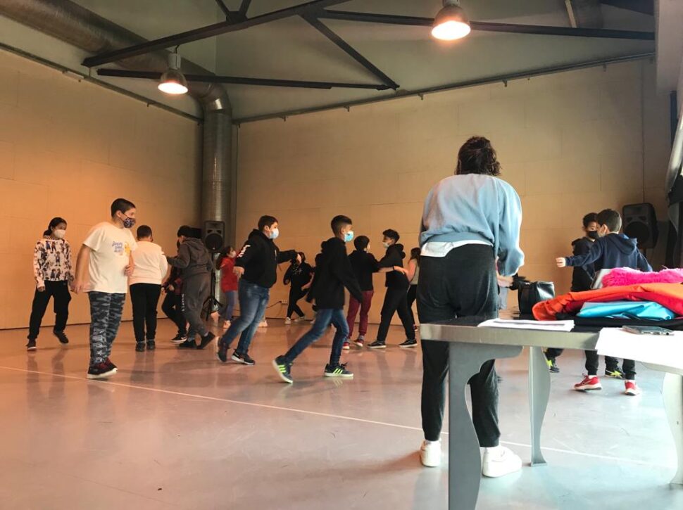 Macarena Recuerda amb l’alumnat de 6è de primària de l’Escola SEAT