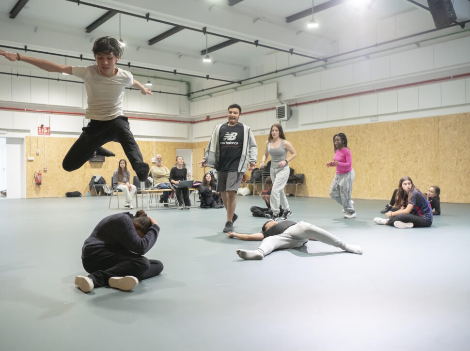 Recta final d’ENRESiDÈNCiA a l’Institut Escola Antaviana amb Si Los Martes Fueran Viernes