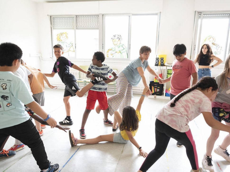 Silvia Sant Funk con alumnado de 3º y 4º de primària de l’Escola El Polvorí