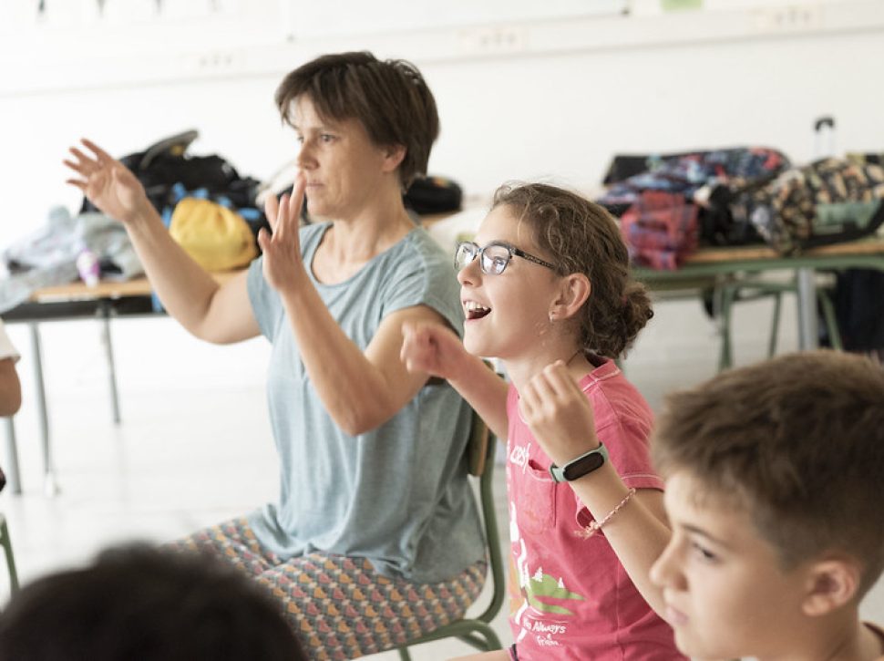 Silvia Sant Funk with 3rd and 4th-grade students from Polvorí school