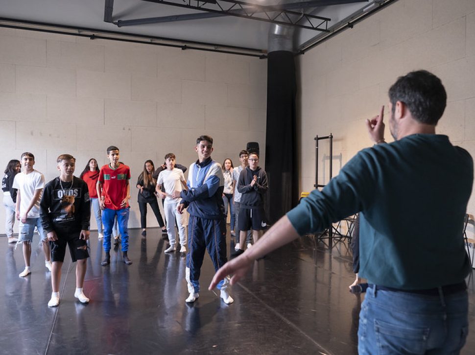 Magí Serra amb alumnat de 3r d’ESO de l’Institut Montjuïc