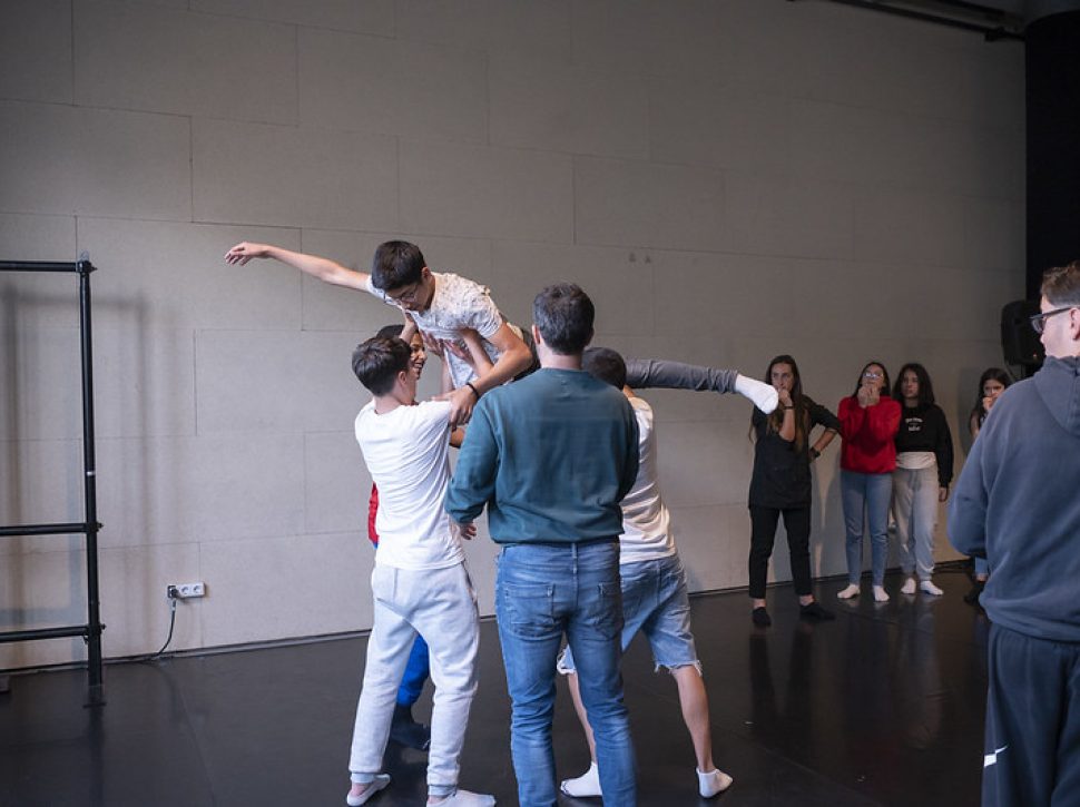 Magí Serra amb alumnat de 3r d’ESO de l’Institut Montjuïc