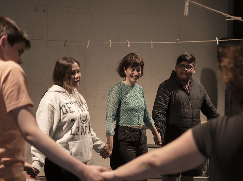 Maria Ferrer con el alumnado de 2º de ESO del Institut Domènech i Montaner