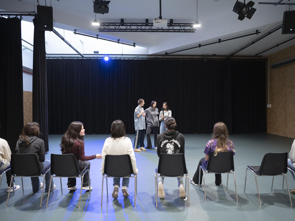 Recta final de la cia. Aina Lanas a l’Institut Escola Antaviana – EN RESiDÈNCiA curs 24-25