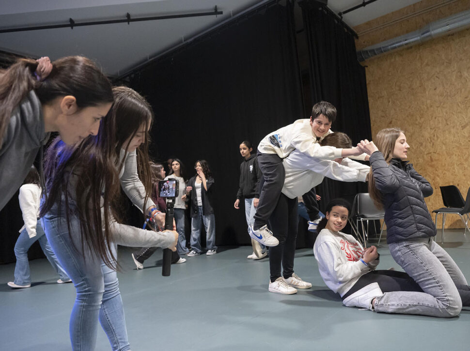 Recta final de la cia. Aina Lanas a l’Institut Escola Antaviana – EN RESiDÈNCiA curs 24-25